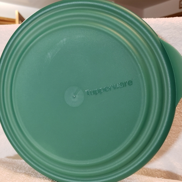 Tupperware Green Sheerly Elegant Acrylic 6-1/3cup Serving Bowl 4817A & Lid - Picture 6 of 12